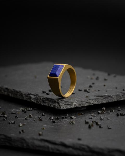 Siegelring aus 18 Karat vergoldetem Titan mit Lapislazuli-Stein - Credo Gold Blue